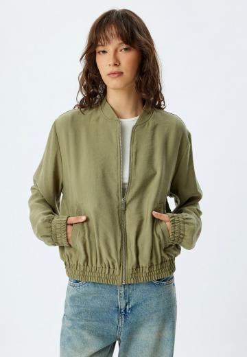 Куртка с накладнымит карманами