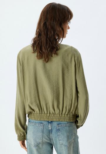 Куртка с накладнымит карманами