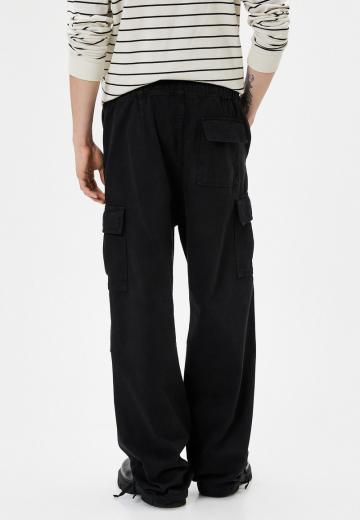 Брюки с накладными карманами