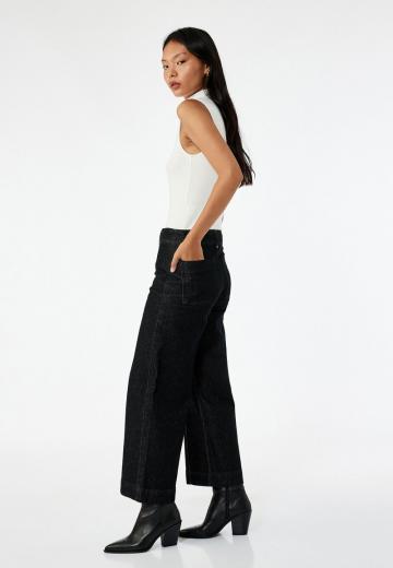 Клешеные джинсы