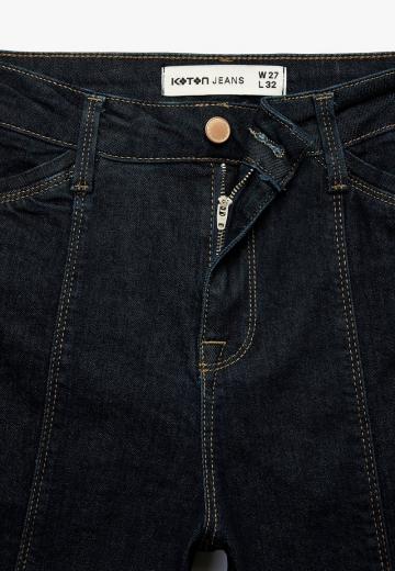 Клешеные джинсы