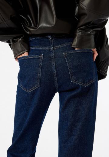 Клешеные джинсы
