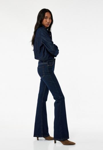 Клешеные джинсы