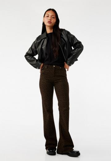 Клешеные джинсы