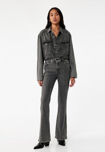 Клешеные джинсы