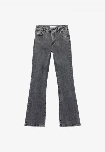 Клешеные джинсы