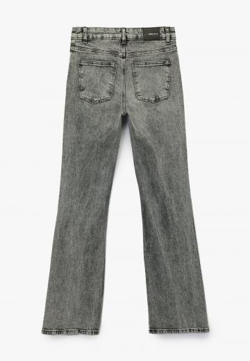 Клешеные джинсы