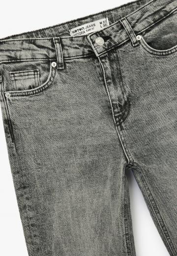 Клешеные джинсы