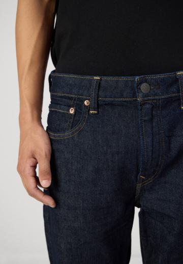 Узкие джинсы