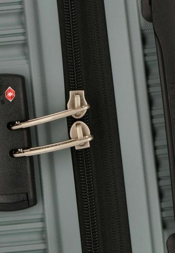 Набор чемоданов