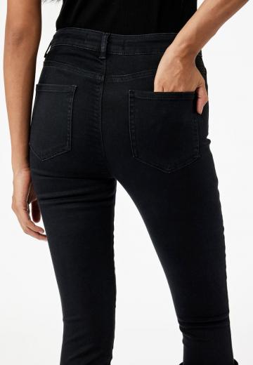 Узкие джинсы