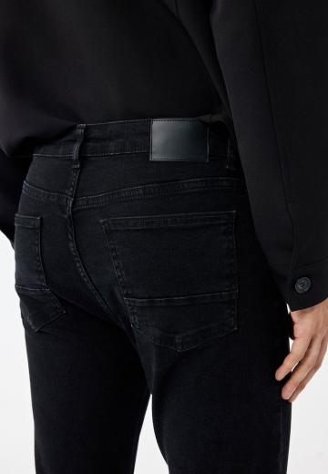 Узкие джинсы