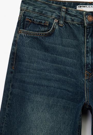 Прямые джинсы