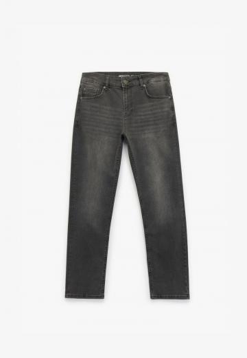 Прямые джинсы