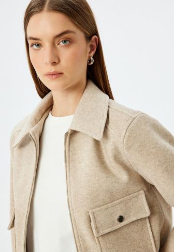 Куртка с накладнымит карманами