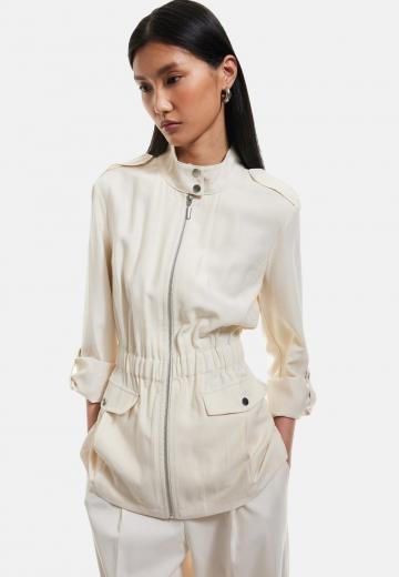 Куртка с накладнымит карманами