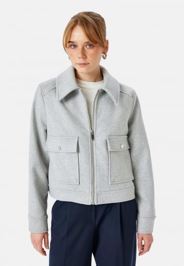 Куртка с накладнымит карманами