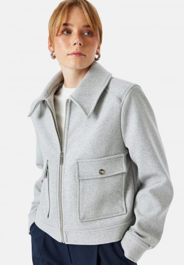 Куртка с накладнымит карманами