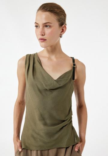 Блузка без рукавов