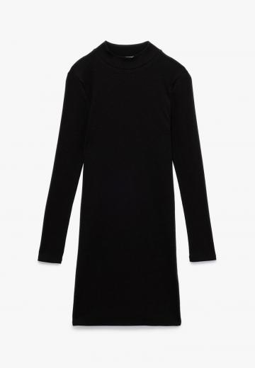 Вязаное платье