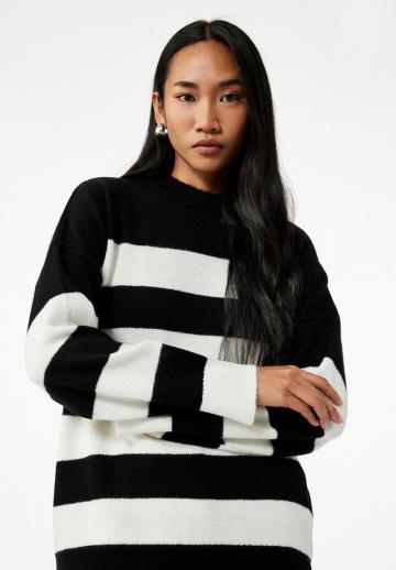 Пуловер в полоску