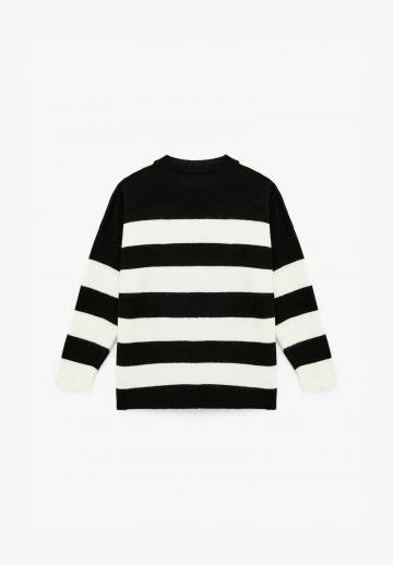 Пуловер в полоску