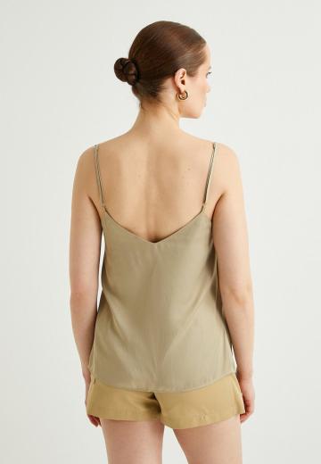 Топ на бретельках