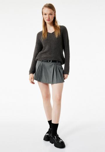 Пуловер с вырезом V