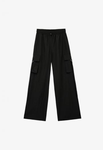 Брюки с накладными карманами