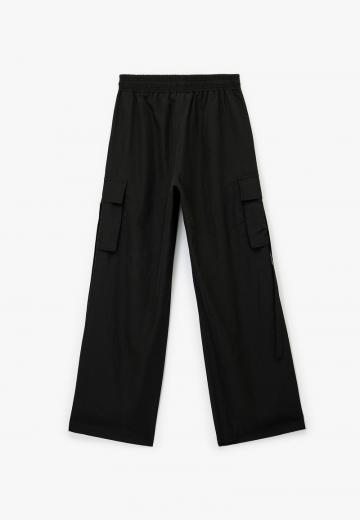 Брюки с накладными карманами