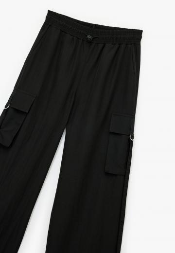 Брюки с накладными карманами