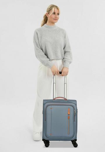 Чемодан на колесах