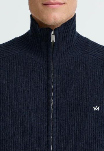 Вязаная кофта