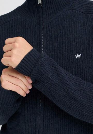 Вязаная кофта