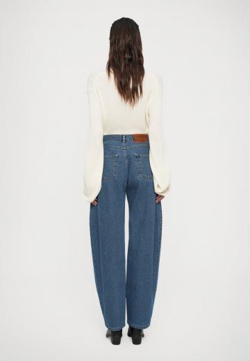 Джинсы бойфренда