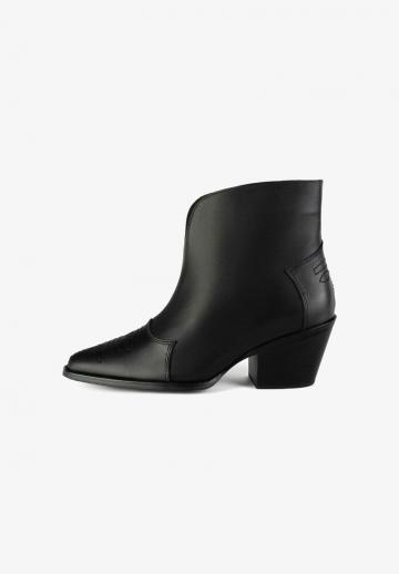 Ковбойские сапоги