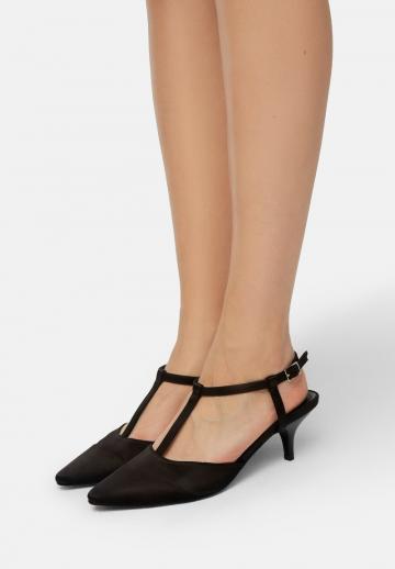 Туфли с ремешком