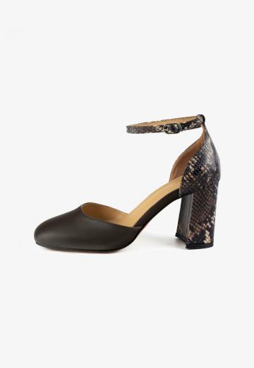 Туфли на высоком каблуке