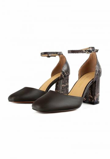 Туфли на высоком каблуке