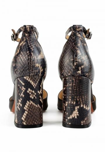 Туфли на высоком каблуке