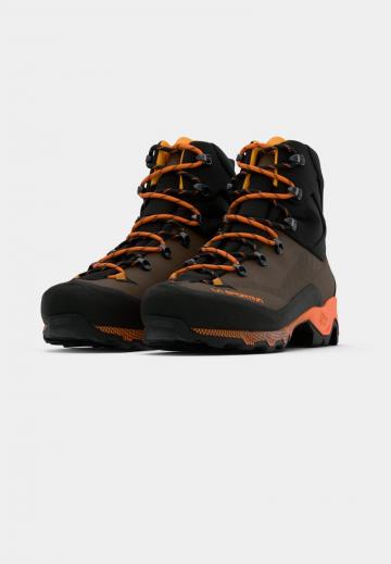 Походные ботинки