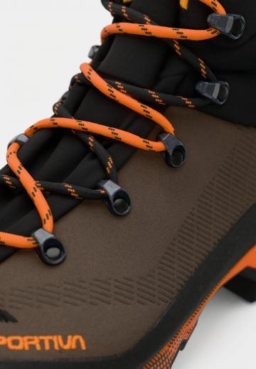 Походные ботинки