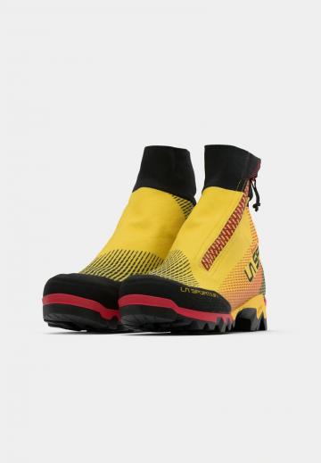 Походные кроссовки