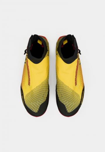 Походные кроссовки