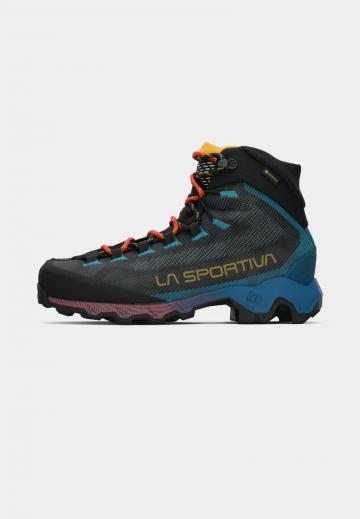 Походные ботинки