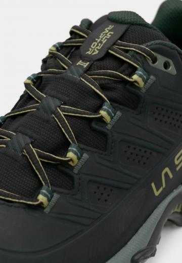 Походные кроссовки