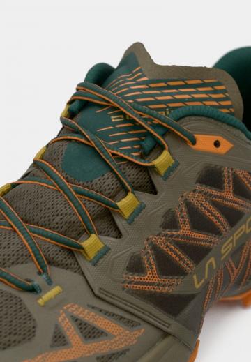 Походные кроссовки