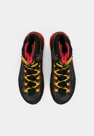 Походные ботинки