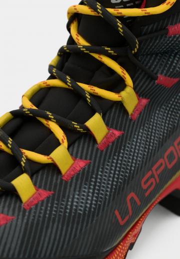 Походные ботинки