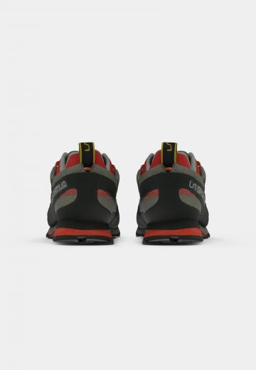 Походные кроссовки